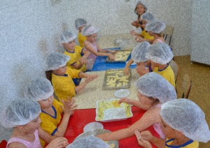 Oficina de pão de queijo para crianças
